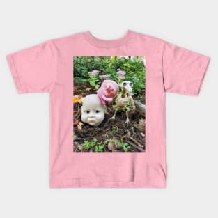 Doll head and friends Kids T-Shirt